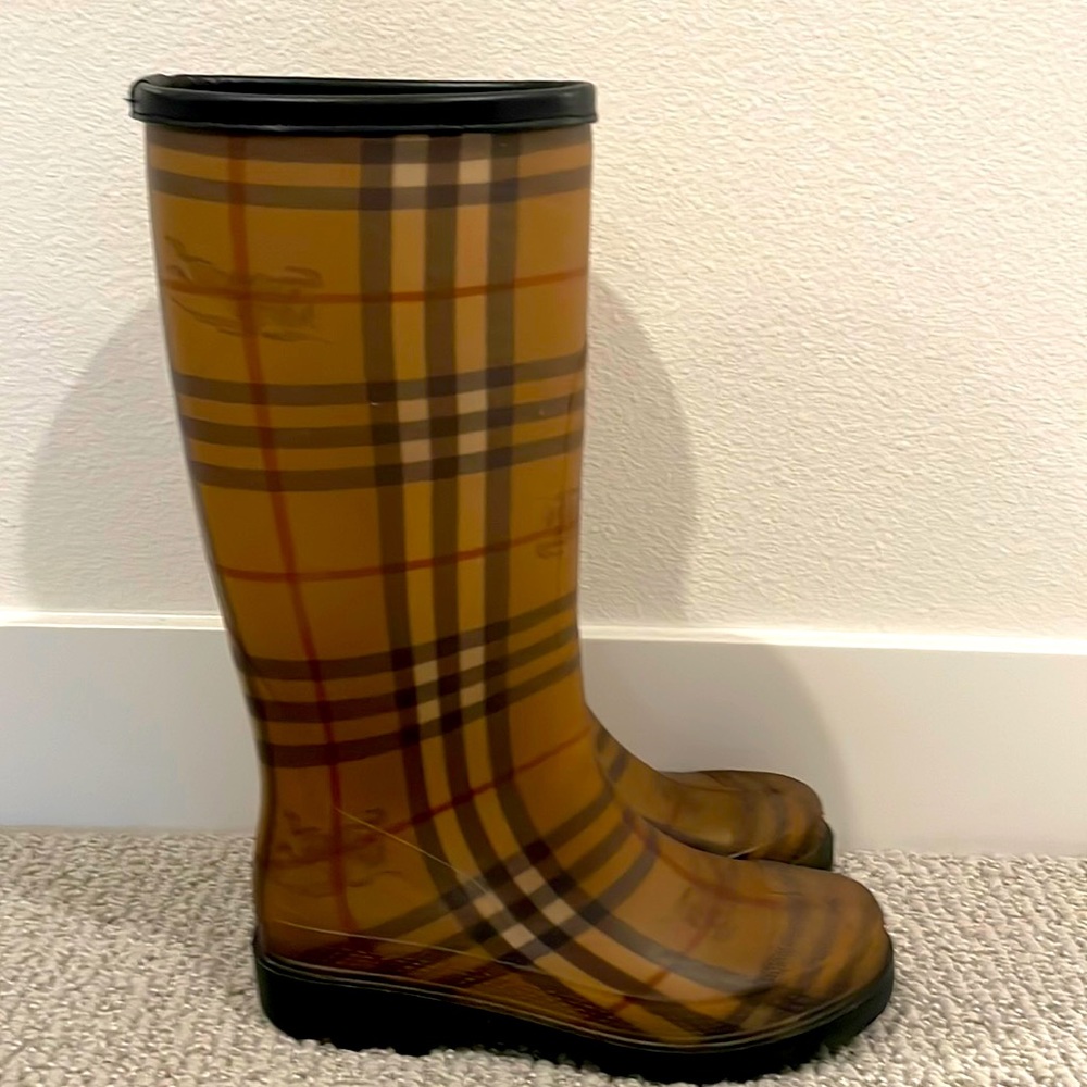 Burberry Rain Boots Size 37 Size 6 Vintage